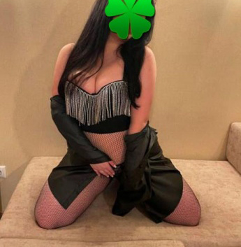 Соблазнительная красотка с изысканной внешностью приглашает в гости для встречи полную страсти и нежности. Я знаю, что тебе нужно. Дай мне шанс показать тебе настоящее наслаждение! 5231, 20 лет